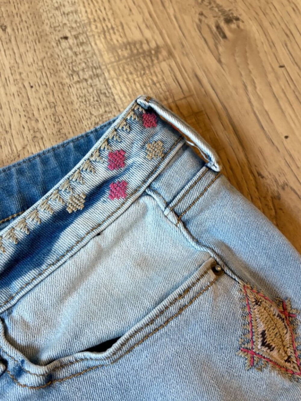 Driftwood Jackie High Rise Jeans Women's 29 Blue Embroidered Aztec Boho Western - Picture 3 of 11